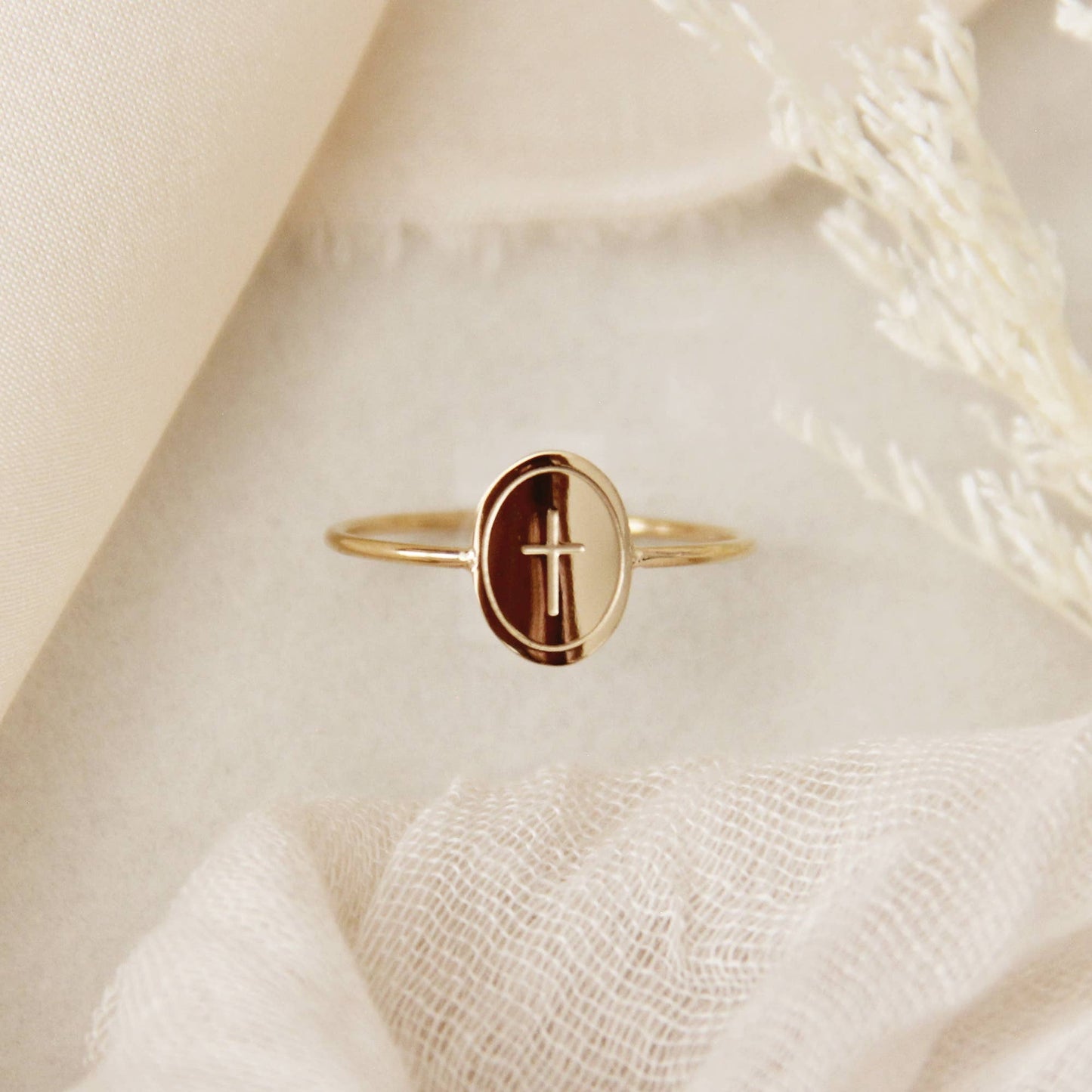 LoveStory - Oval Engraved Cross Gold Ring 8